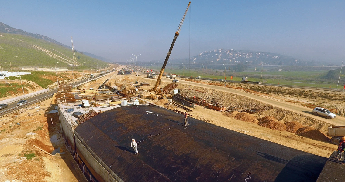 Les travaux d'imperméabilisation de plusieurs tunnels jumeaux, des fondations de ponts, des murs de soutènement, des ponceaux et des passages de véhicules ont été achevés avec succès.