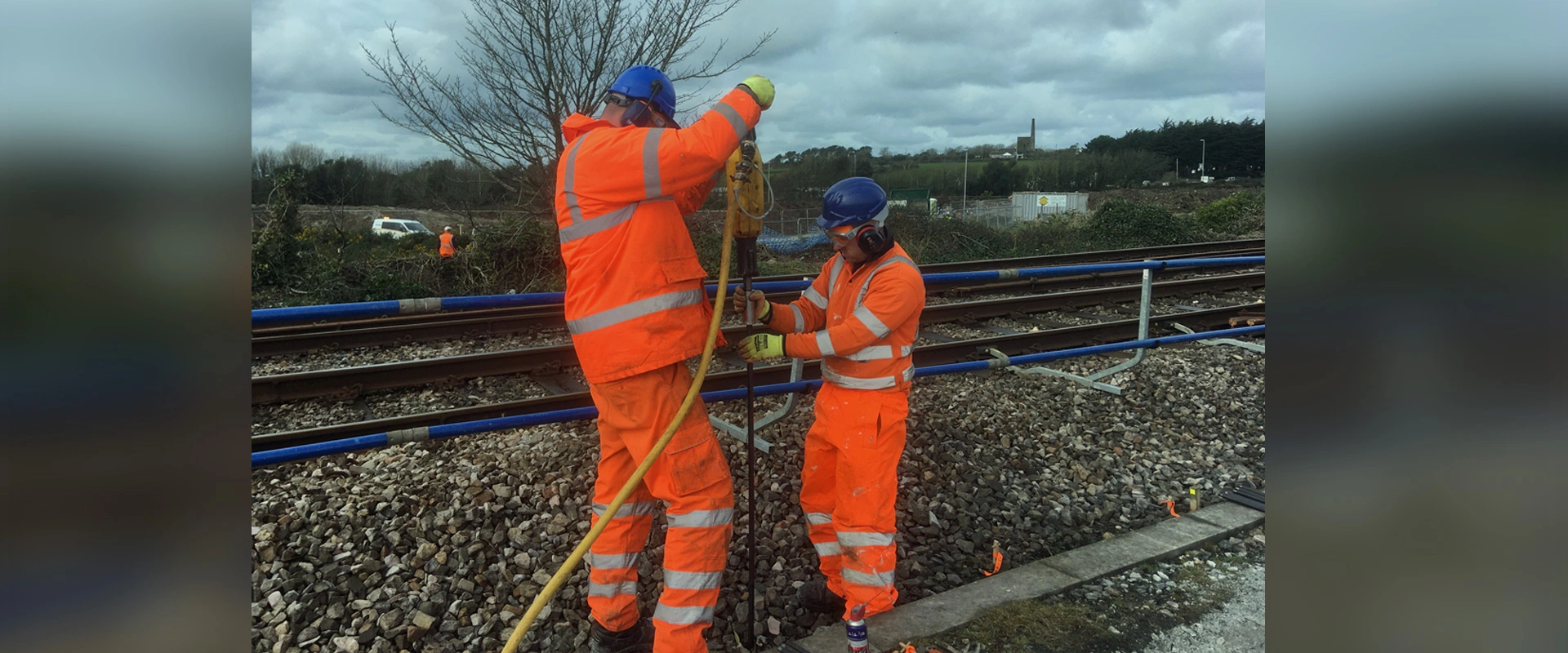 Le sol étant constitué d'un mélange de mauvaise qualité de mudstone et de limon sableux, les lances d'injection ont dû être placées à des profondeurs comprises entre 5 et 12 mètres.