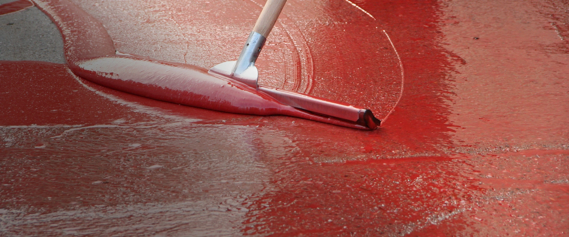 Le MC-DUR LF 680 durcit rapidement et de manière fiable, en grande partie indépendamment des influences de l'humidité et de la température.