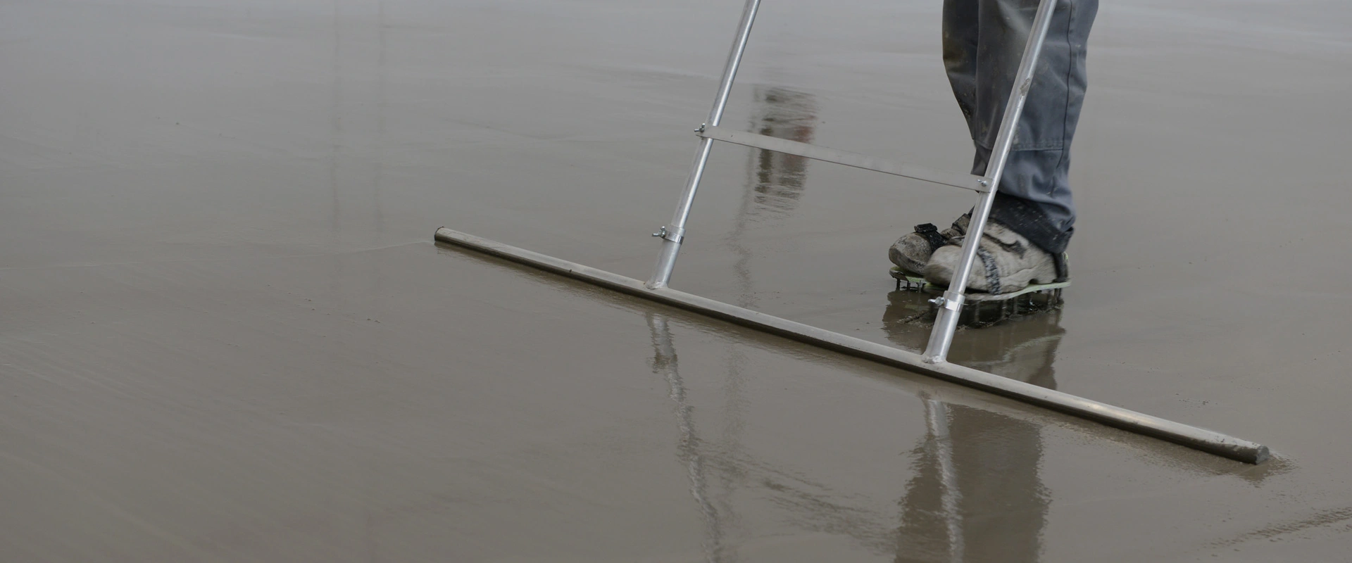 Produit de nivellement à base minérale