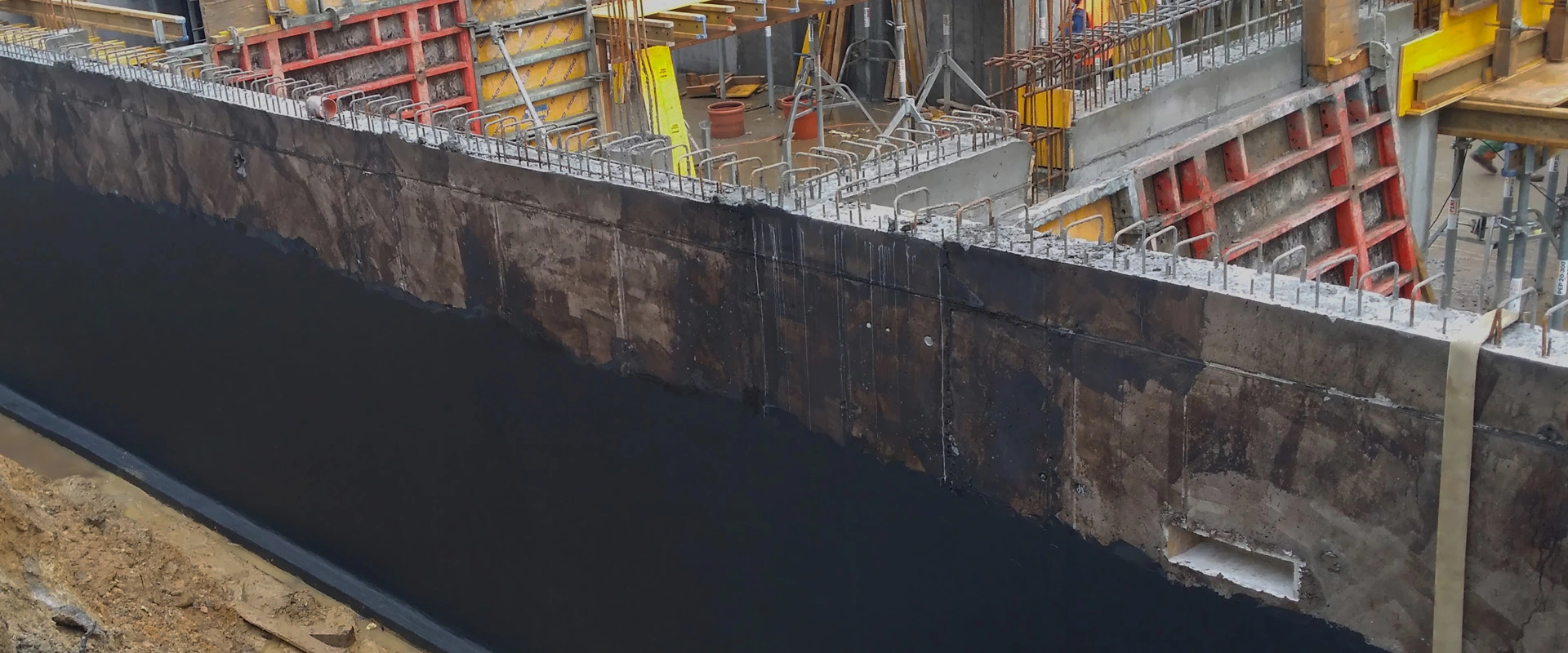 Revêtement bitumineux épais modifié par des polymères (PMBC)