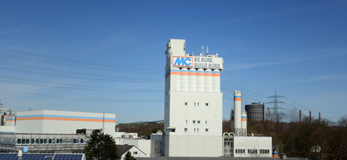 La raréfaction et le coût croissant des matières premières rendent inévitables les hausses de prix des produits chez MC-Bauchemie.